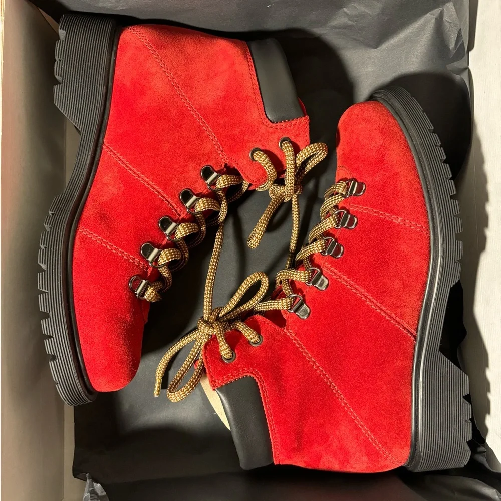 La Canadienne Halsey Suede Bootie, size 6 - Picture 10 of 12